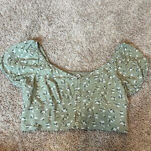 Hollister sage green floral rouched sleeve crop top size XS
